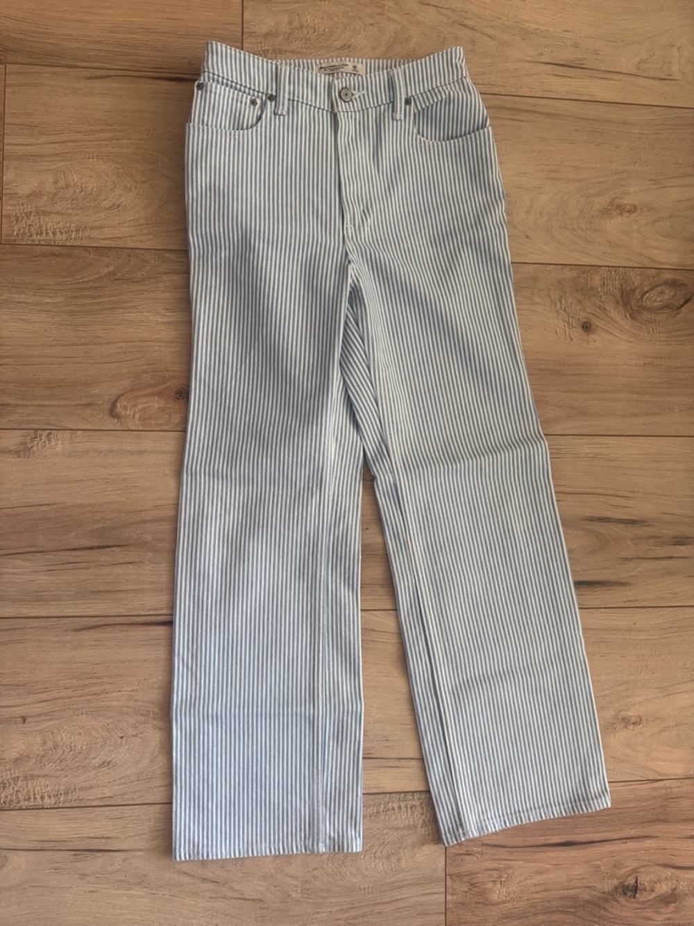 Abercrombie & Fitch Light Blue and White Pinstripe jeans NWOT size 26.